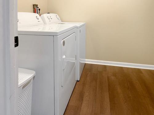Ideal 2BR 1BA Apartment Near IUP & More! in Indiana, USA