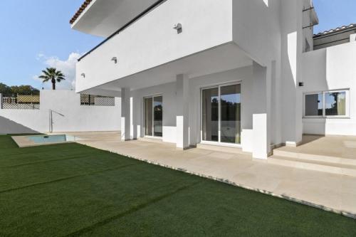 Seu Refúgio de Férias com Piscina e Todo o Conforto