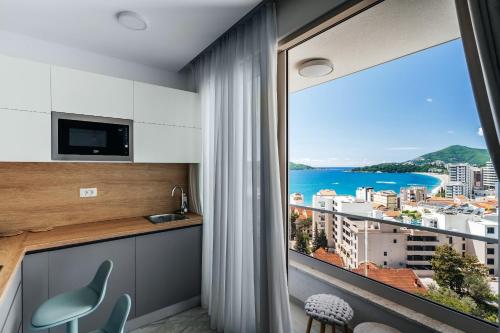 Aura Tower Aparments by In Property in Rafailovici