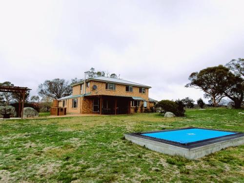 Alpine Vista Large Family Holiday Home in Dalgety