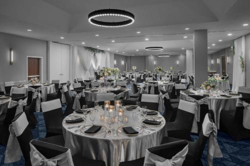 غرفة الاجتماعات/الاحتفالات, Courtyard by Marriott San Jose Airport in مركز مدينة سان خوسيه