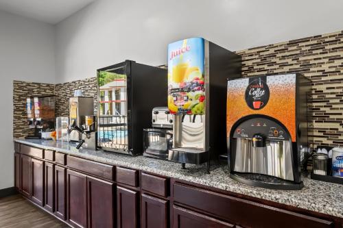 餐飲選擇, 桑福德紅屋頂酒店 (Red Roof Inn Sanford) in 桑福德 (NC)