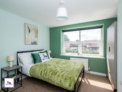 Ledger by Alt-Stay Contractor Accommodation - 4 Bed Contractor Home With Parking, Wi-Fi & Full Kitch in Lofthouse (Leeds)