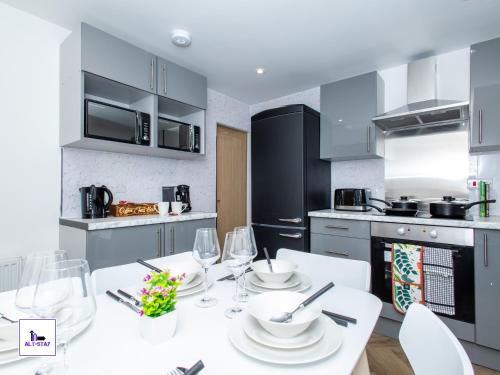 Facilities, Ledger by Alt-Stay Contractor Accommodation - 4 Bed Contractor Home With Parking, Wi-Fi & Full Kitch in Lofthouse (Leeds)
