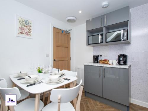 Facilities, Ledger by Alt-Stay Contractor Accommodation - 4 Bed Contractor Home With Parking, Wi-Fi & Full Kitch in Lofthouse (Leeds)