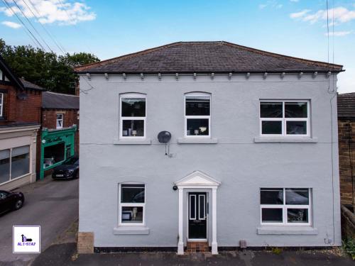 Exterior view, Ledger by Alt-Stay Contractor Accommodation - 4 Bed Contractor Home With Parking, Wi-Fi & Full Kitch in Lofthouse (Leeds)