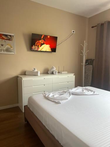 One-Bedroom Apartment image 10