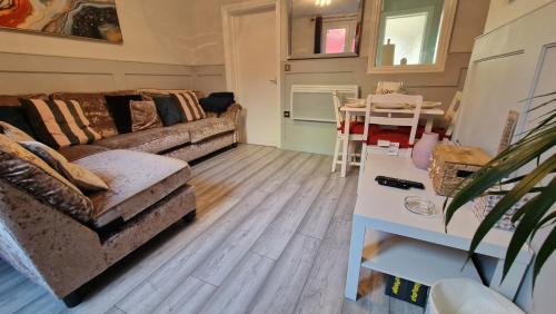 The Red House, 2 Bed Garden Apartment in Totterdown, Bristol
