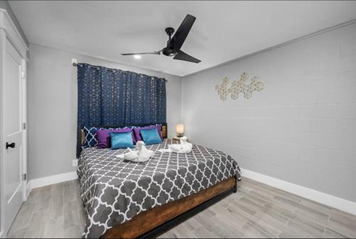 Charming Getaway in Houston Heights near Glenwood Cemetery