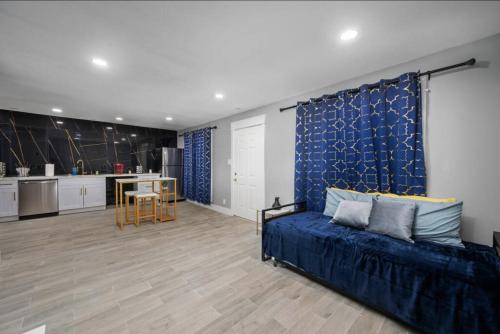 Charming Getaway in Houston Heights near Glenwood Cemetery