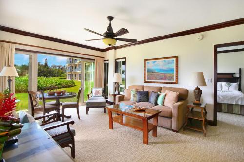 Waipouli Beach Resort Exquisite Ocean Front Condo in Oceanfront H Building Sleeps 8 AC Pool - image 10