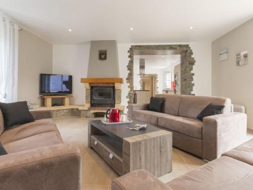 Gîte Saint-Hilaire-de-Chaléons, 5 pièces, 8 personnes - FR-1-306-879 (Gite renove pres de la mer avec jardin clos, cheminee, Wifi et equipements bebe inclus. - FR-1-306-8) in Saint-Hilaire-de-Chaléons