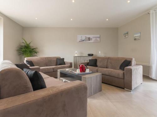 Gîte Saint-Hilaire-de-Chaléons, 5 pièces, 8 personnes - FR-1-306-879 (Gite renove pres de la mer avec jardin clos, cheminee, Wifi et equipements bebe inclus. - FR-1-306-8) in Saint-Hilaire-de-Chaléons