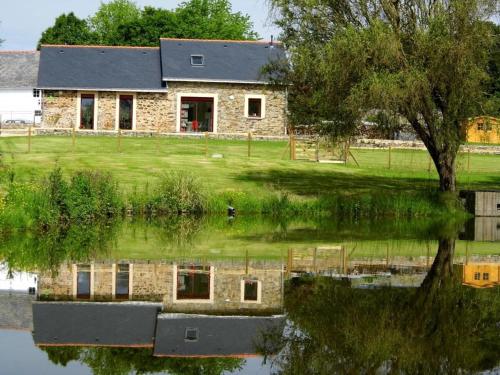 . Gîte familial au calme avec étang privé, proche Nantes, jardin, activités, et accès PMR - FR-1-306-961