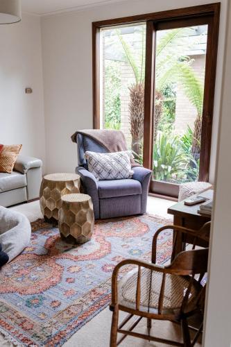 Luxe HomeStay 1 BEDROOM Option at 6 O'Clock Shadows in Orbost