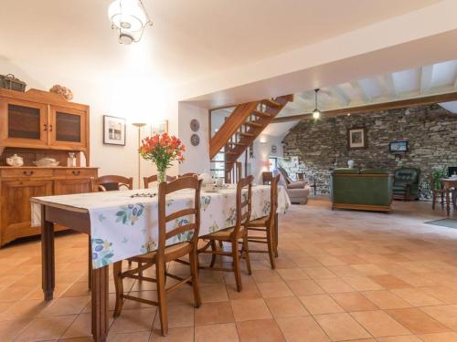 Gîte Bonnœuvre, 4 pièces, 6 personnes - FR-1-306-1151 (Maison de charme avec piscine et grand jardin, pres d'Ancenis - ideal pour familles et balades - FR-) in Bonnoeuvre