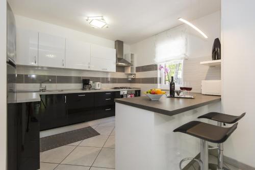 Three-Bedroom Holiday Home  image 8