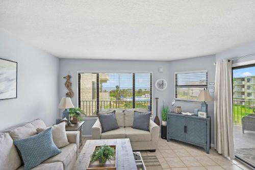 Stunning Ocean Views, Huge Patio, Heated Pool and Amenities! in St. Augustine, USA