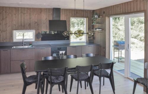 주방, Awesome Home In Sysslebäck With Sauna (Awesome Home In Syssleback With Sauna) in 시스스레백