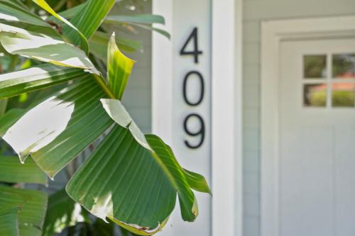 Coves End Heated Pool Tropical Oasis BBQ Sleeps 9 in St. Augustine, USA