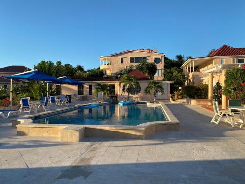 Breezes & Views in Five Islands