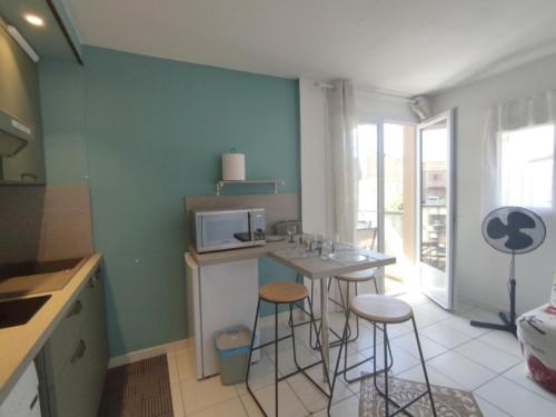 T2 Saint-Pierre-La-Mer - Parking - 3/4 pers - FR-1-795-63 - image 3