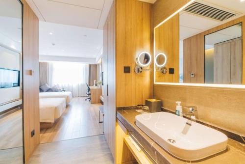 room detail thumbnail 2