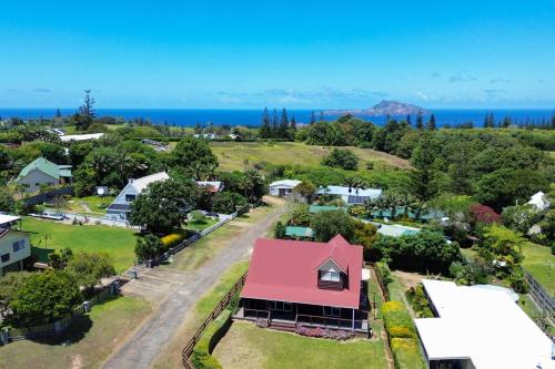 Pitcairn House in Burnt Pine