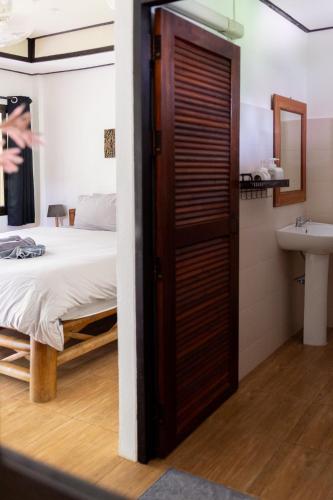 Double Room with Garden View room in The Mellow Mango