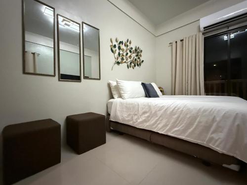 1 queen bed, 1 sofa bed