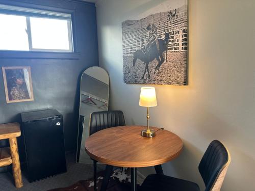 Elk Antler Inn - image 4