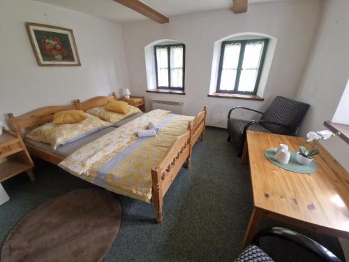2 queen beds