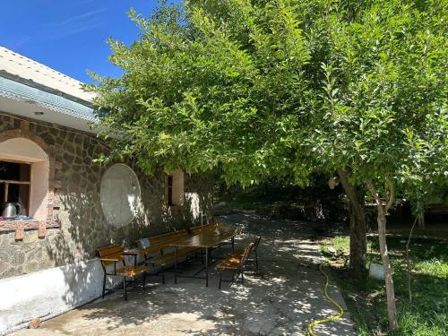 NURATA MOUNTAIN GUESTHOUSE Shiringul in Forish