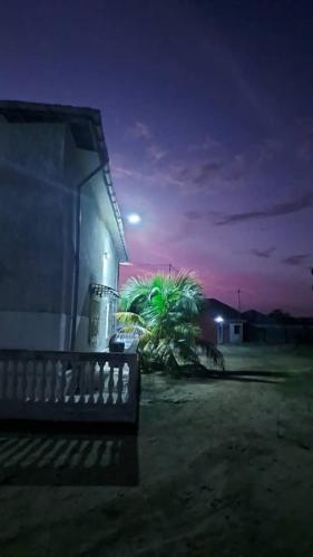 Luxe lagoon guest house in Tulun