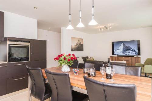 Three-Bedroom Apartment image 8