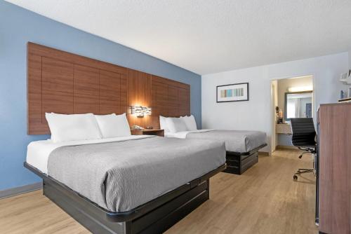 Queen Room with Two Queen Beds - Non-Smoking