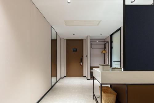 Executive Twin Room image 5