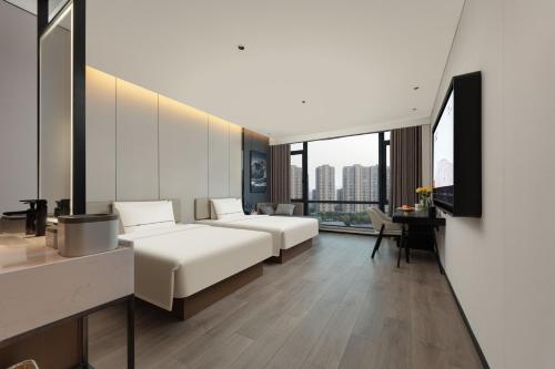 Executive Twin Room image 1