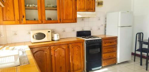 Candy's Palace Apartments -Dominica's Best Hilltop Haven in Portsmouth