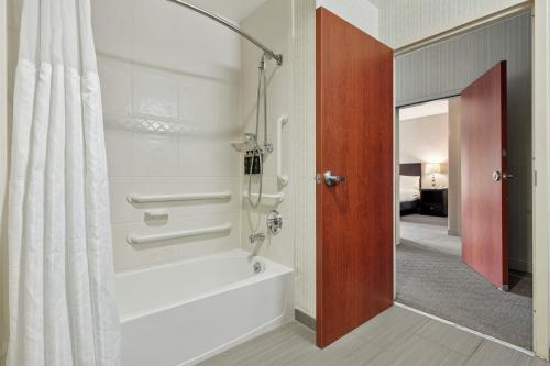 The Hotel Warner - image 8