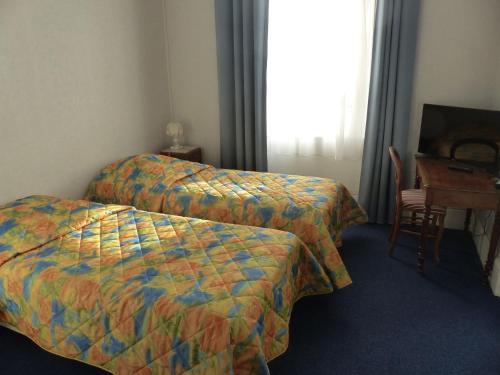 2 twin beds