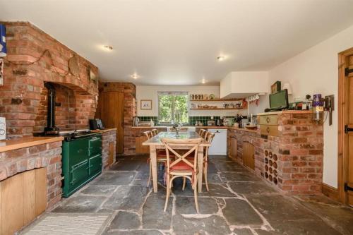 Konyha, Spacious 5 bed Barn in the Heart of Worcestershire in Dunhampton (Worchester)