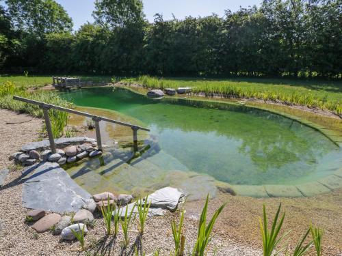 Exterior view, Hazel in South Leigh