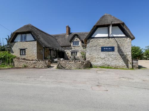 Exterior view, Blackthorn in South Leigh