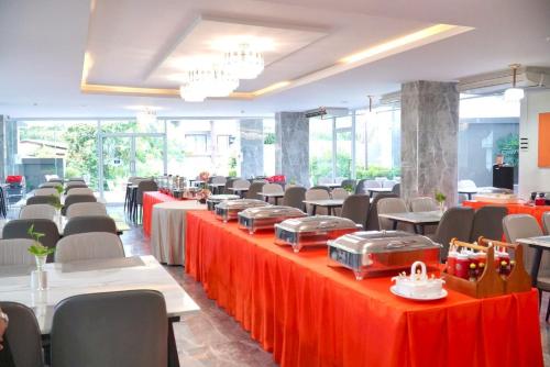 Restaurant, Deco Wellness Center in Naklua
