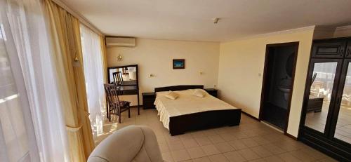 Double / Twin Room with Balcony (2 Adults + 2 Children) image 1