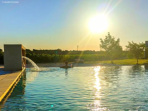 Peldbaseins, Agriturismo Tenuta Kyrios con piscina in Karpidžnano Salentino