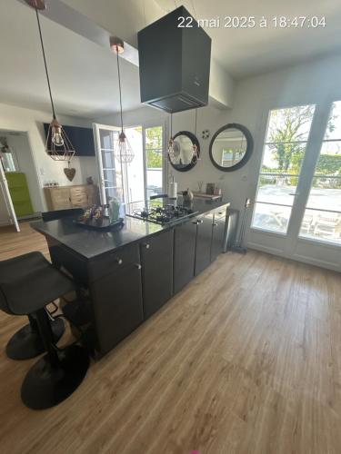 Villayam Maison vue sur mer avec piscine 10m chauffée classée 3 étoiles (Villayam Maison vue sur mer avec piscine 10m chauffee classee 3 etoiles) in 拉布雷萊班