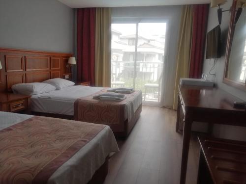 3 twin beds