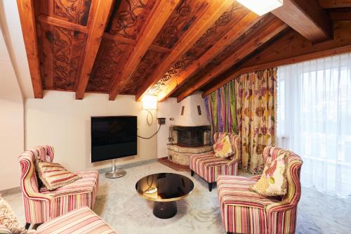 room detail thumbnail 1